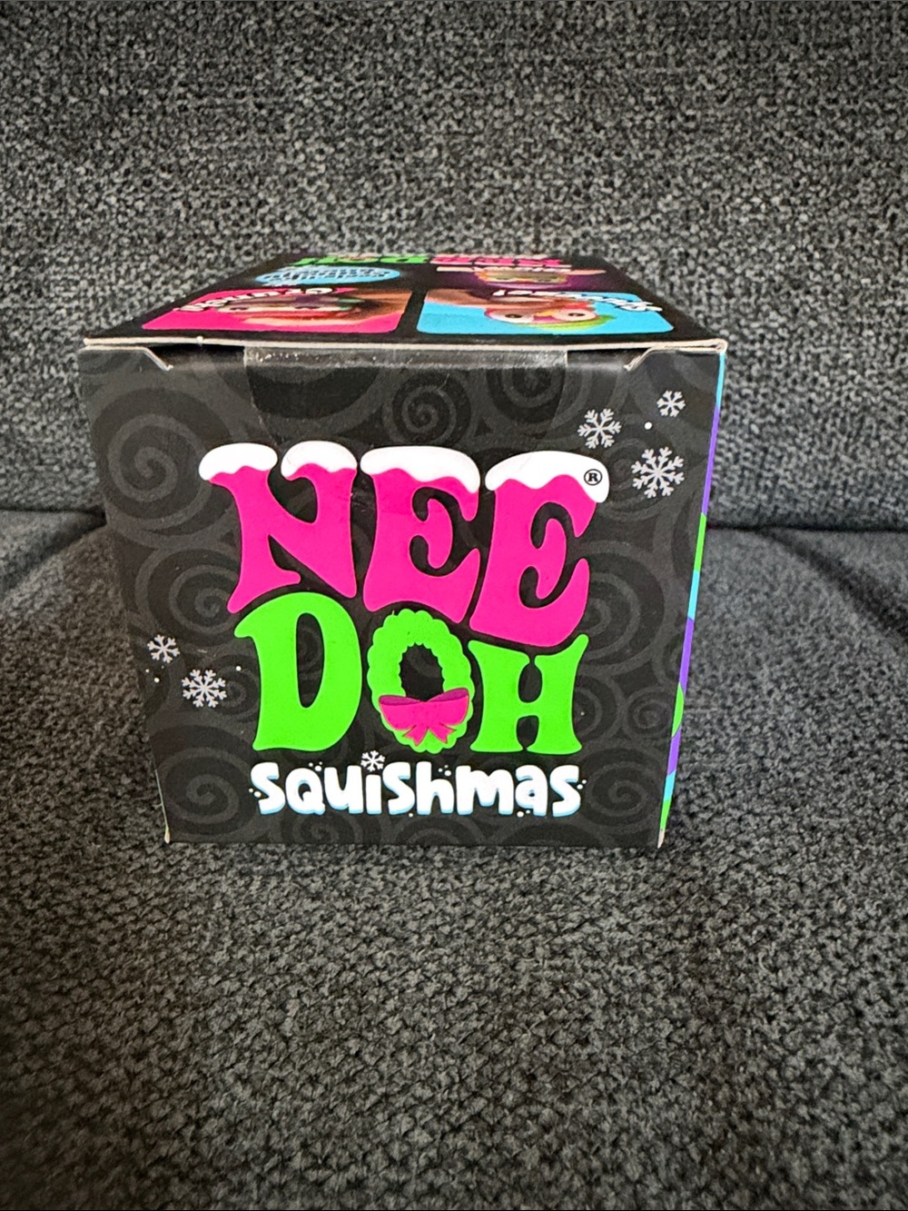 NeeDoh ULTRA RARE Squishmas Polar Glow Penguin Squishy Toy-Glows In The Dark - Picture 6 of 7